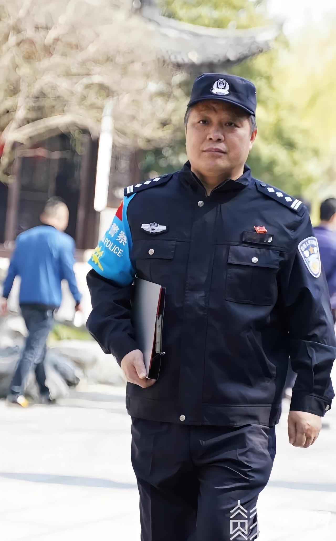 李才奎，扬州市公安局蜀冈‑瘦西湖风景名胜区分局民警。1987年入伍武警上海总队，