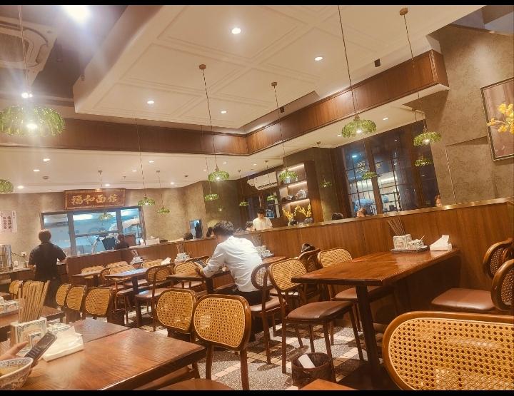 太可怕了！四川广元一餐馆，店主患有艾滋病仍在继续营业？店主：你才有艾滋病呢！我们