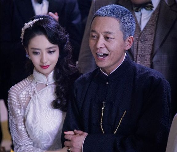 黄金荣过节吃饺子，他让厨师在饺子里放了一个金戒指，可是吃完饺子，也没有发现金戒指