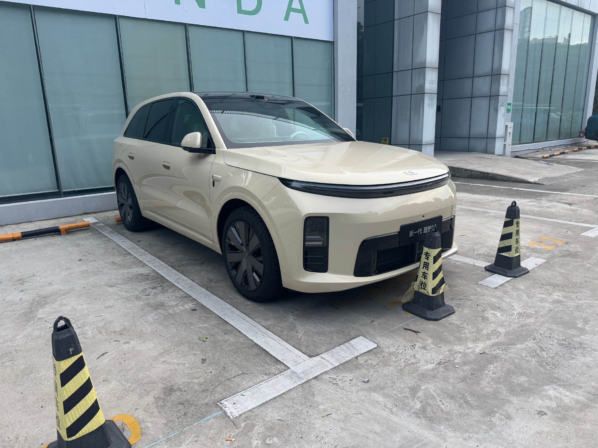 我对理想 i6 的评价很高。今天开了一小会儿新 L6，会以i6为基准来...
