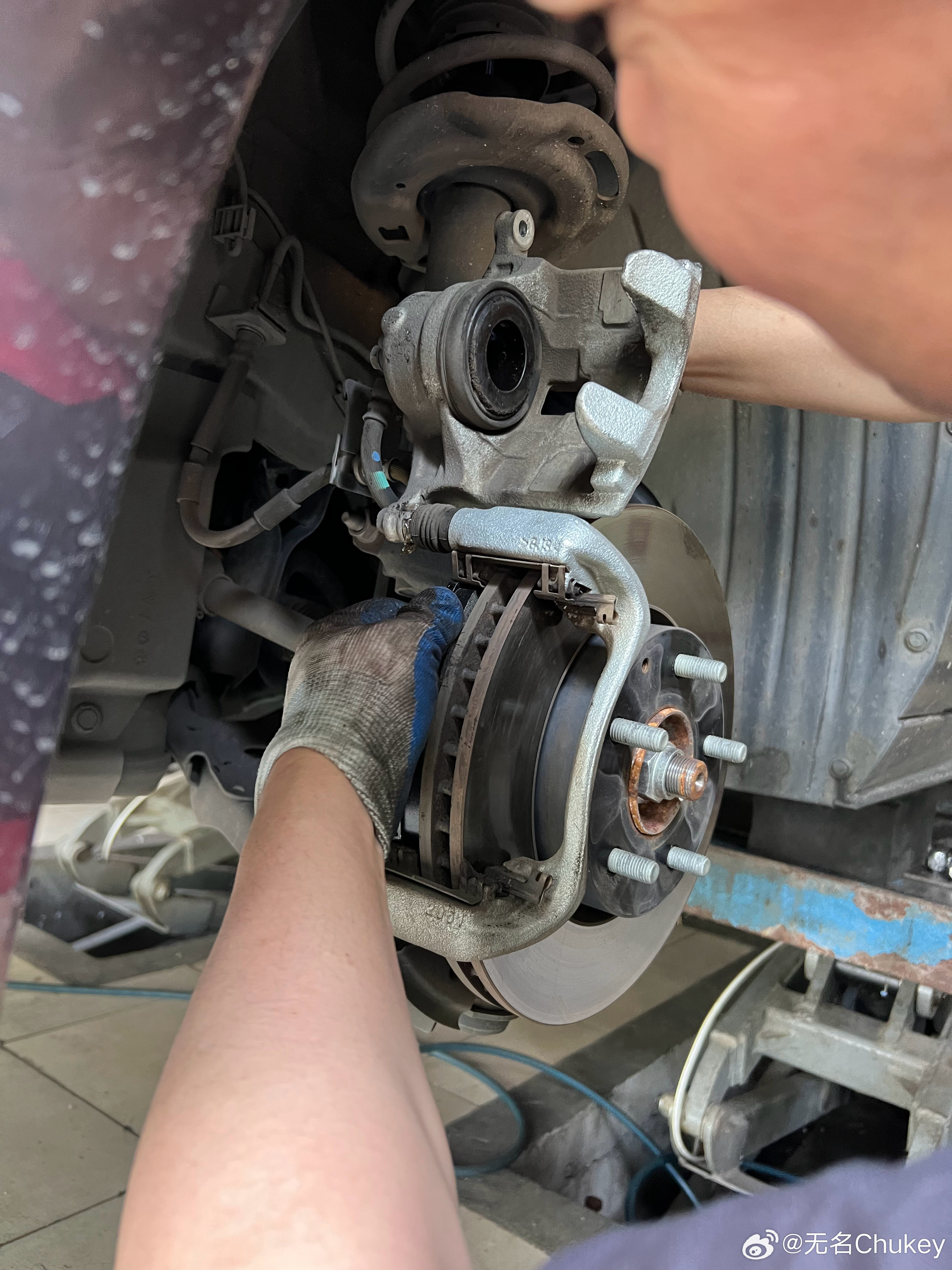 马自达昂克赛拉，更换博世刹车片，原厂看了下，略贵，感觉没啥必要，换个博世的就好