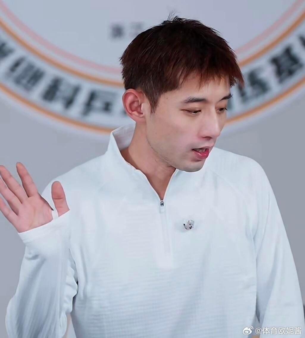 张继科说刘丁硕得罪了不少人张继科说刘丁硕别在网上刷存在感直播里张继科聊起刘丁硕，