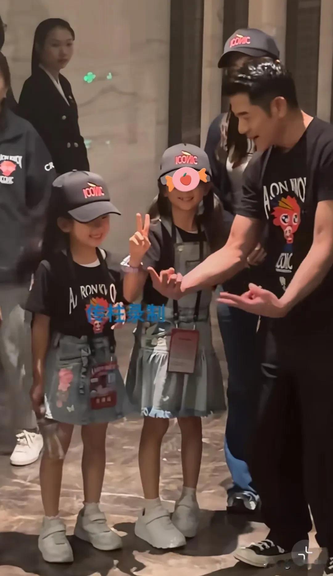 说实话，看了郭富城两个女儿的照片，真的觉得天王真的应该再生个儿子啊，这颜值太高了