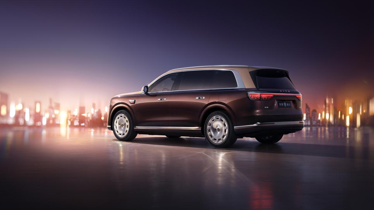 在新能源技术路线之争中，全新一代问界M9选择了一条更难但更稳的路——全域动力归一