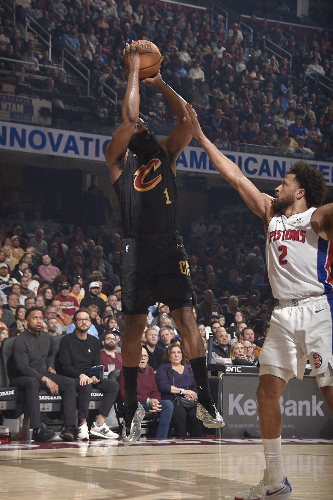 骑士要想走得远，哈登需要去休息治伤哈登这样子，持续消耗进入季后赛的话，肯定拉