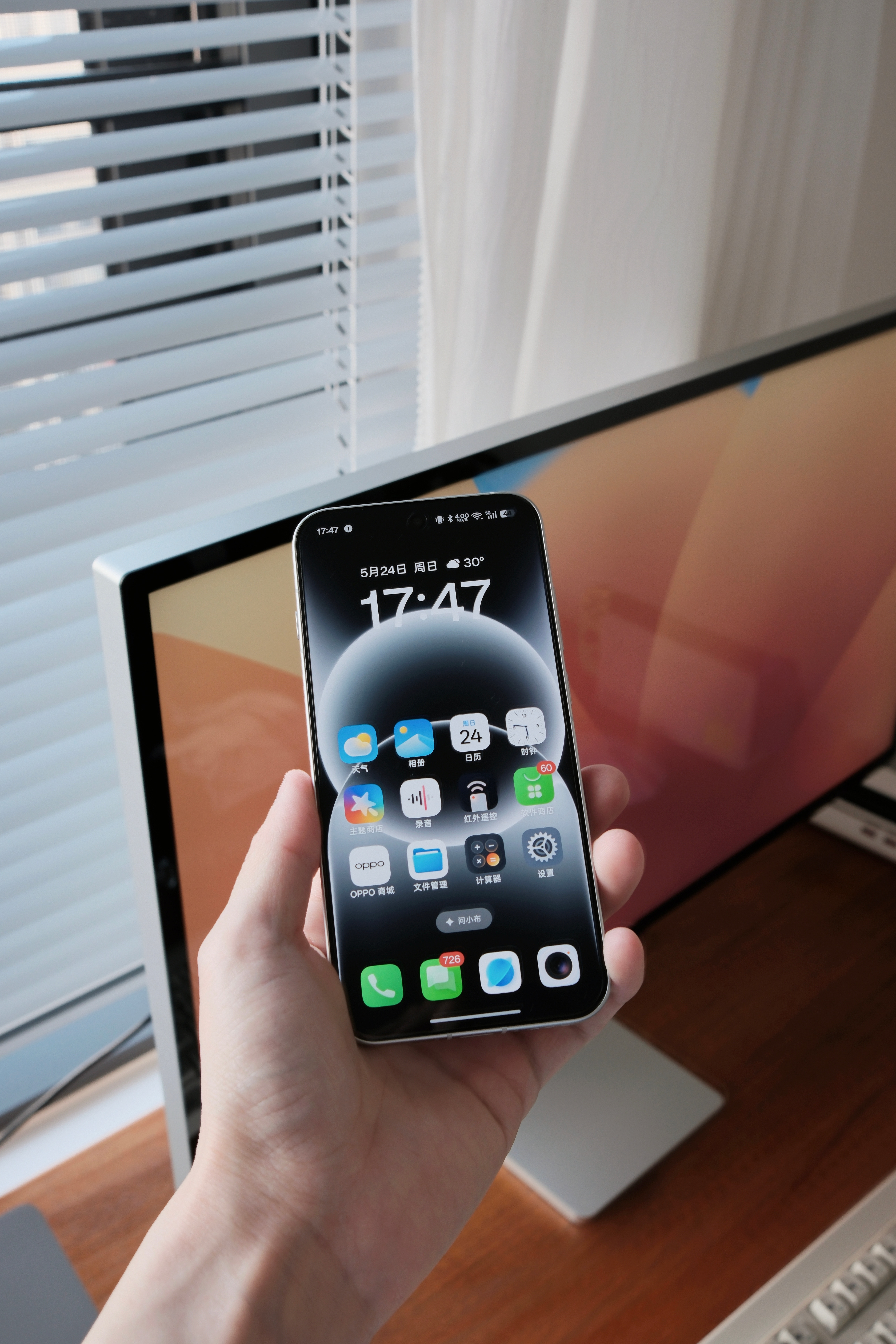 分享一组OPPOReno16「怦然星动」的图赏，一如既往精致小屏，尤其背部的这