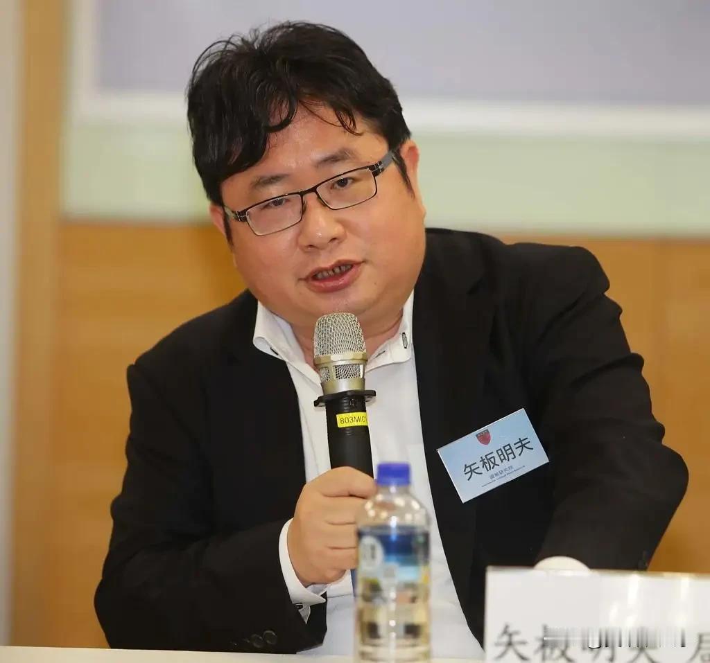 卢秀燕派人把廖先生抓了，据说他袭击了日本人，被抓的时候廖先生非常淡定，记者问他却