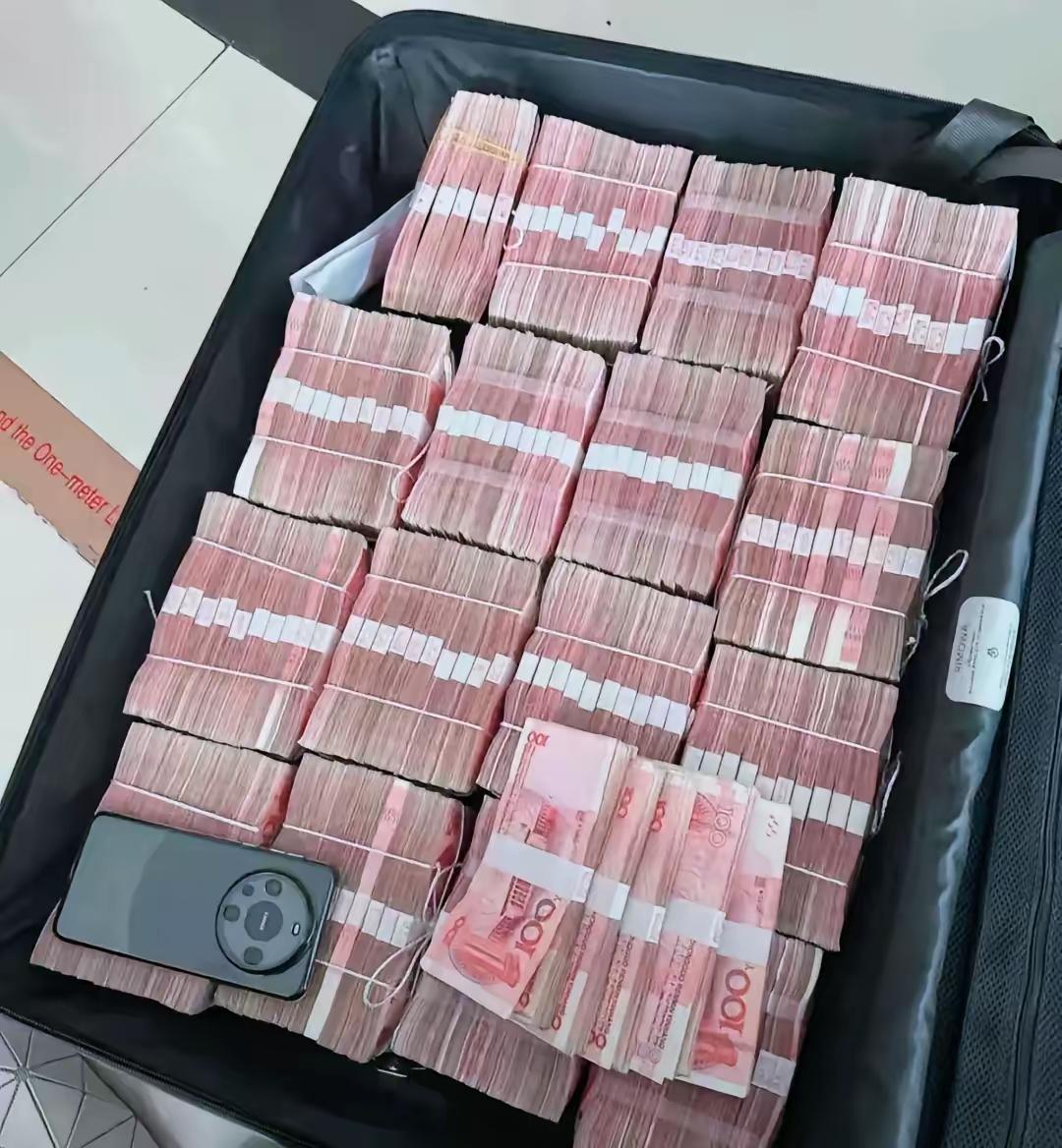 我计算过了，只要手里有600万存款就可以基本实现财富自由了，因为现在很多银行的私