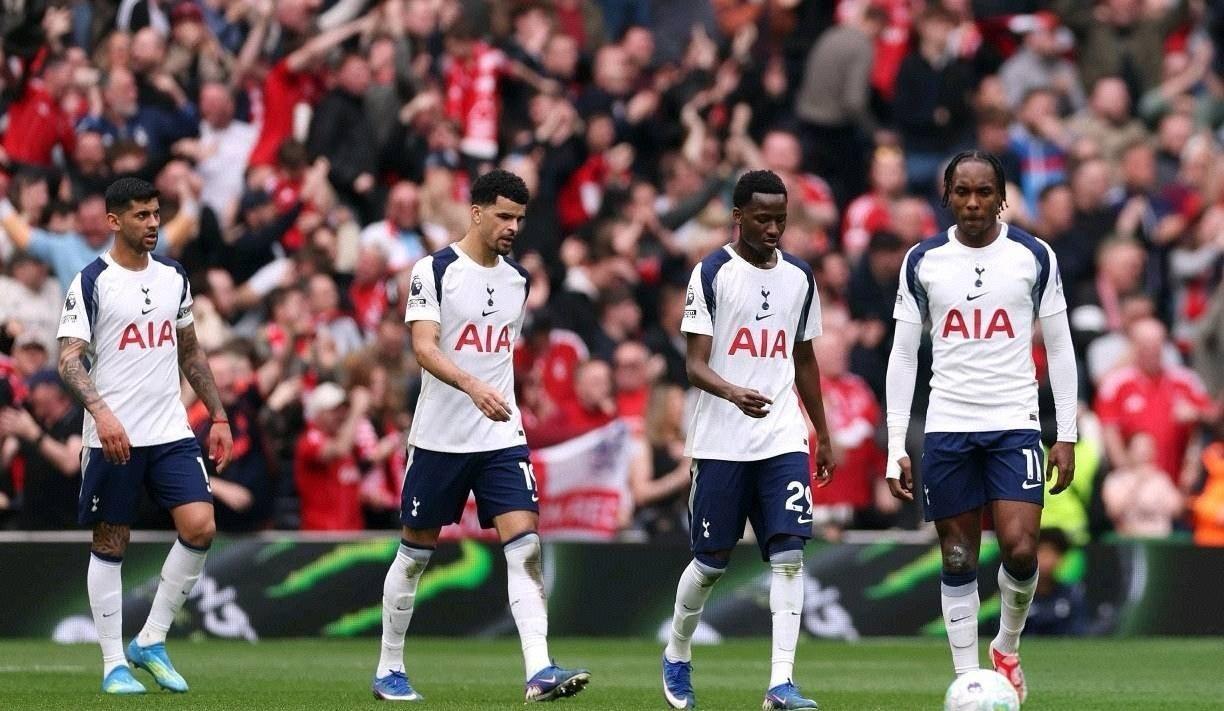 这你敢信？英超Big6之一的热刺继续向着降级区滑落！在一场保级关键战中热刺主场