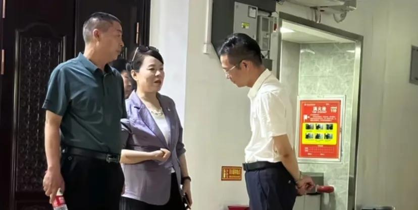 新动态：听大姐讲述，课堂上发生神奇的一幕，天意使然，幽灵在现！今天柴桑大姐直播