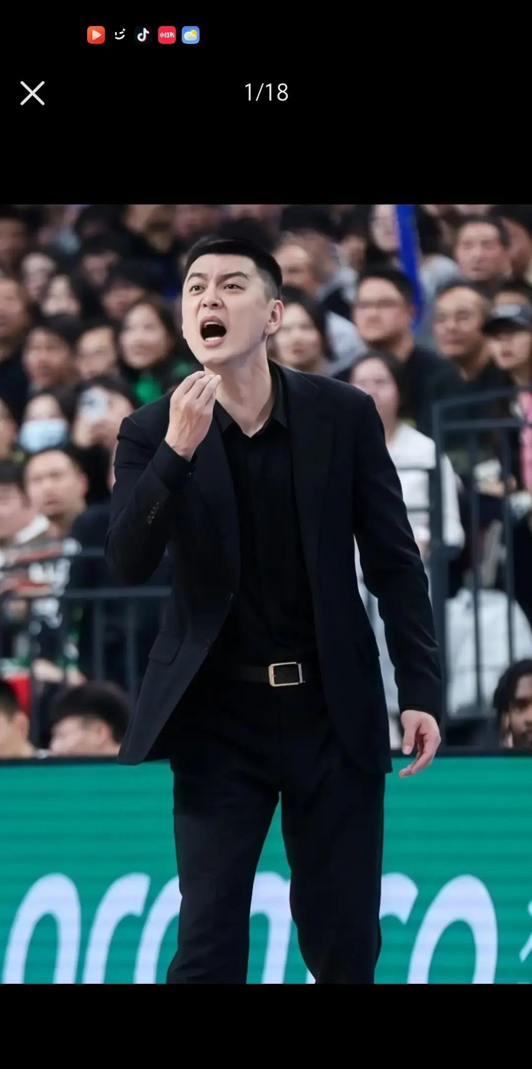 12月20号，辽宁打宁波，威尔斯一记干净盖帽，裁判啪一下打手。杨鸣刚要炸，主裁自