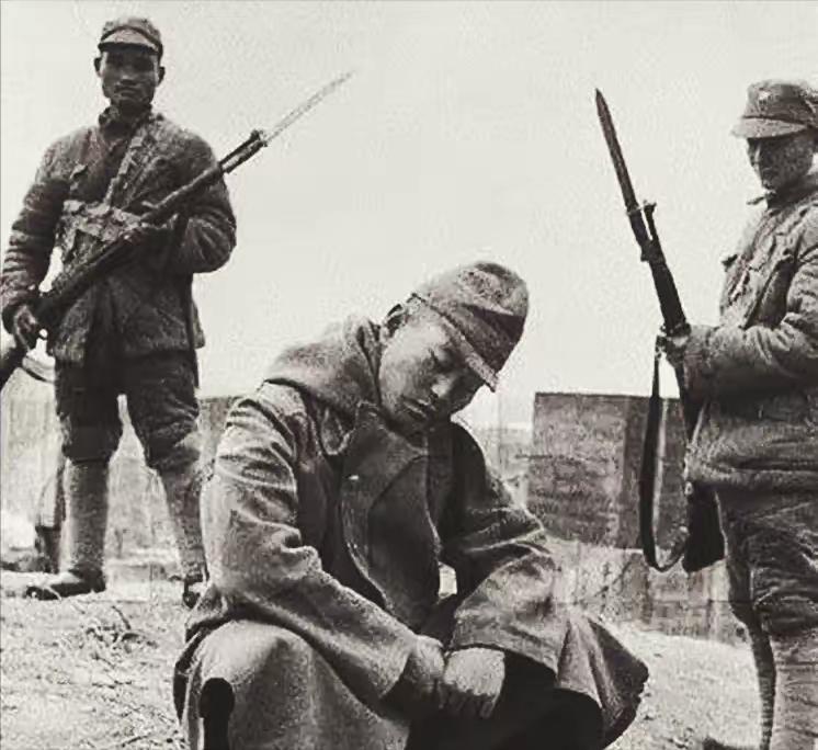 抗战中，八路军活捉了日军中佐，刘伯承大喜过望，忙说要奖励这个战士，可当听说俘虏是