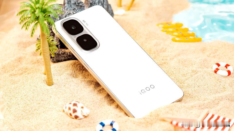 iQOONeo10Pro+搭载骁龙8至尊版+自研Q2电竞芯片+2K珠峰屏