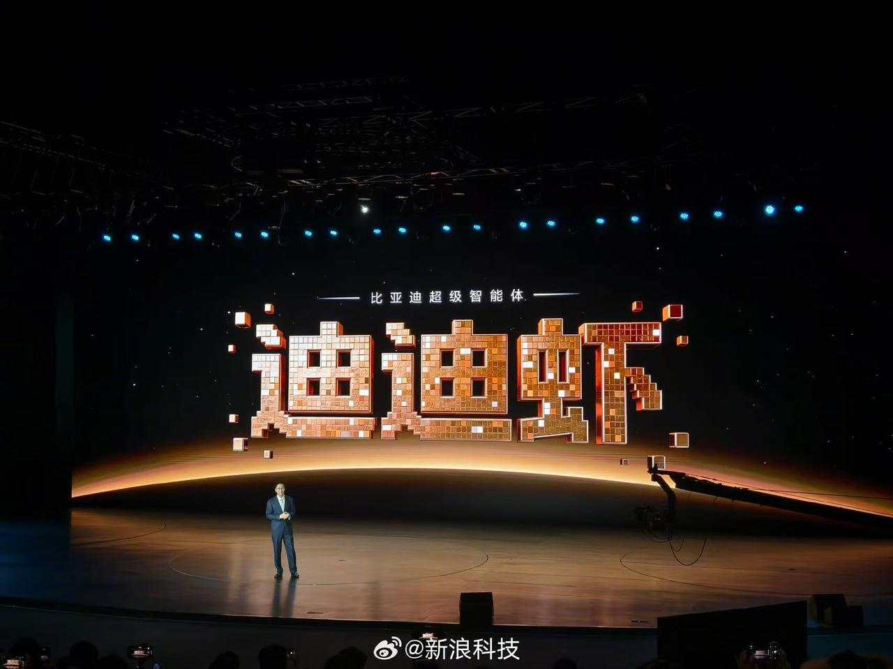 在比亚迪智能化战略发布会上，比亚迪集团高级副总裁、汽车新技术研究院院长杨冬生登台
