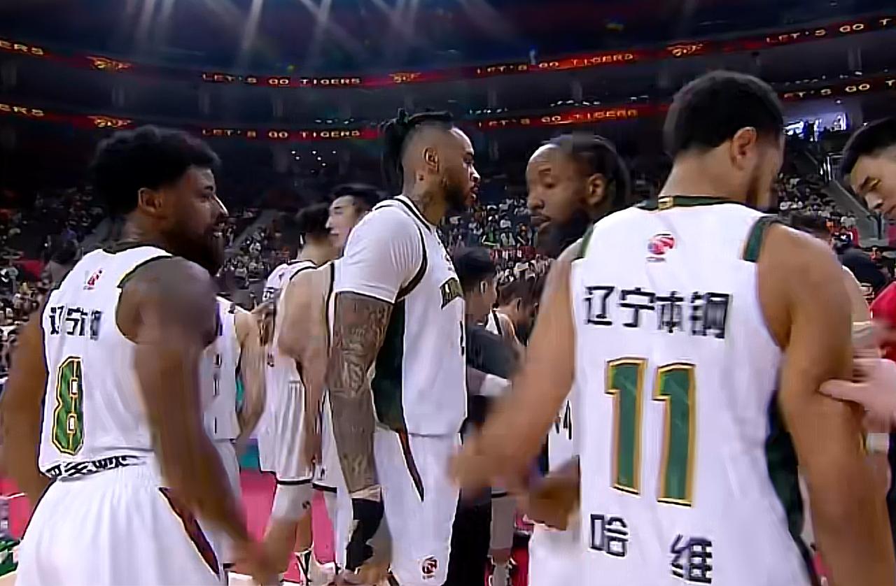 不是赵继伟，也不是鄢手骐！辽宁队赢广东16分，要特别感谢1人面对着志在争冠的广