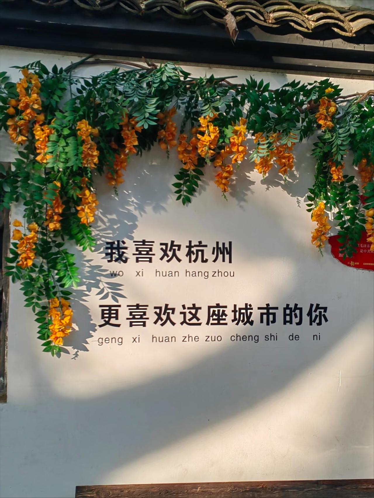 近日，杭州一位22岁的大四女生很是苦恼，不知要不要跟男友继续发展下去的苦恼。她