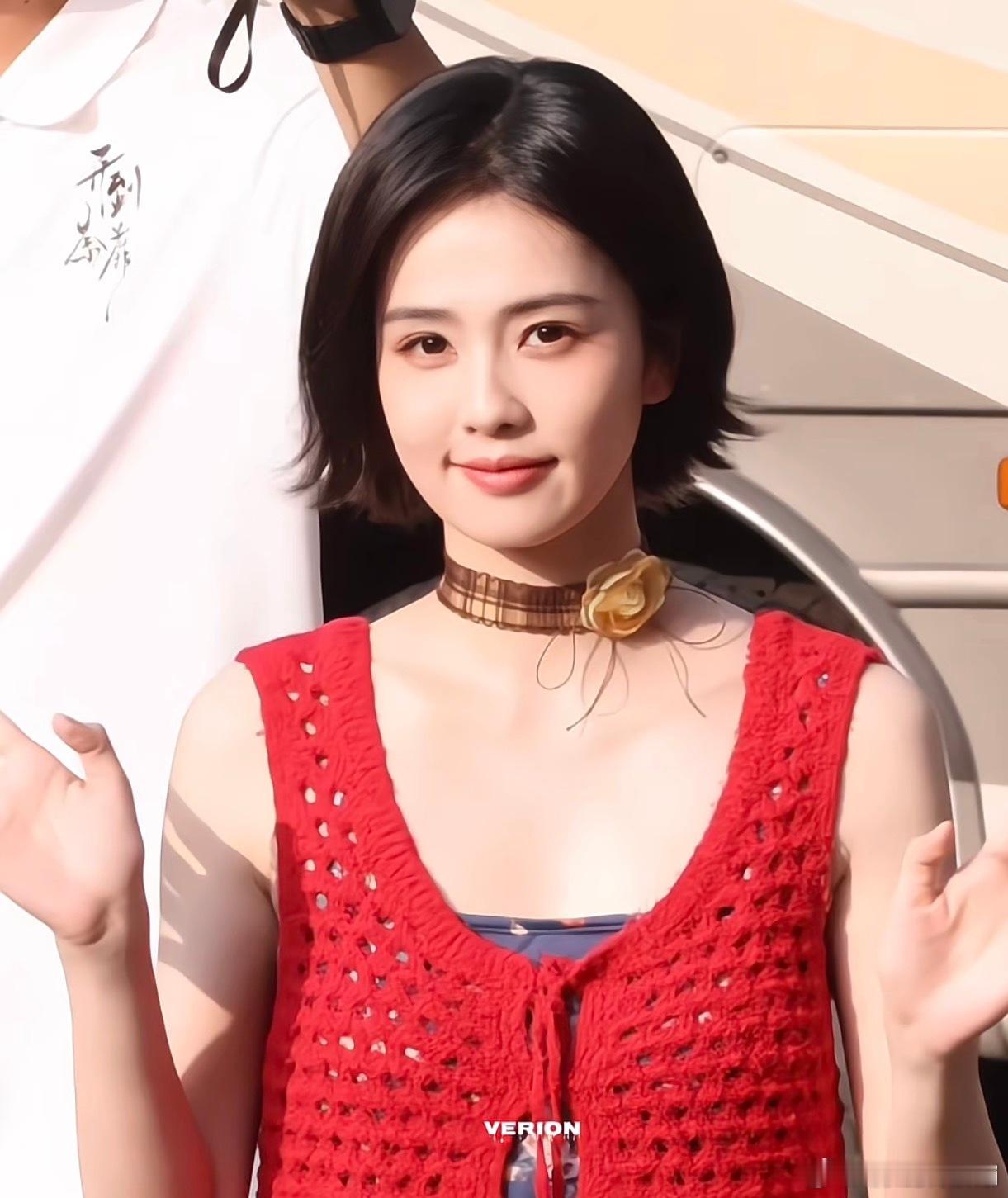 白鹿短发港风女郎这造型太有氛围感了！仿佛回到了那个黄金年代，白鹿短发一剪，瞬间