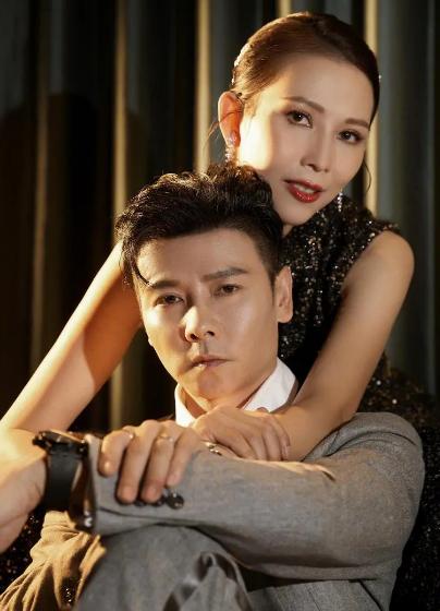 当年刘銮雄当着张晋的面直说："你老婆跟了我六年"，全场一下子安静了，所有人都等着