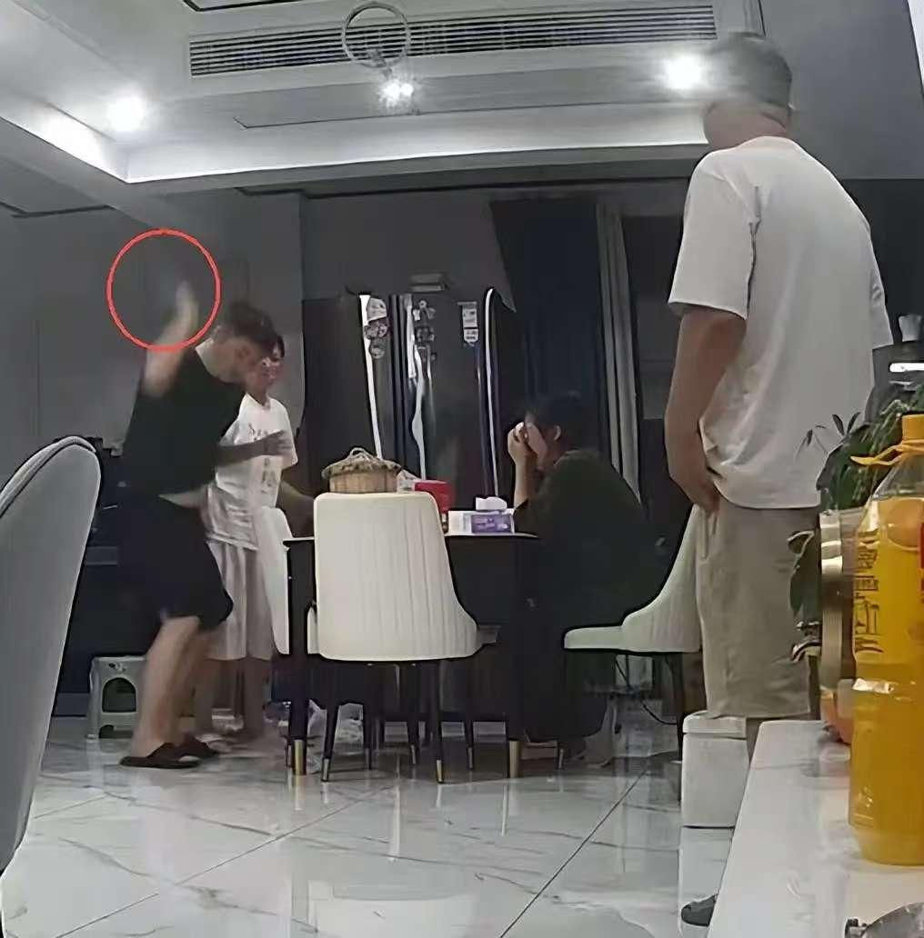 太不可思议了，这男人就不该有老婆，下半辈子就让游戏解决他的生理问题。妻子因胎