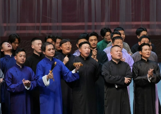金字招牌德云社，公关悍匪郭德纲秦霄贤：谢谢师父，把我从尘埃里，拉出来。郭老师