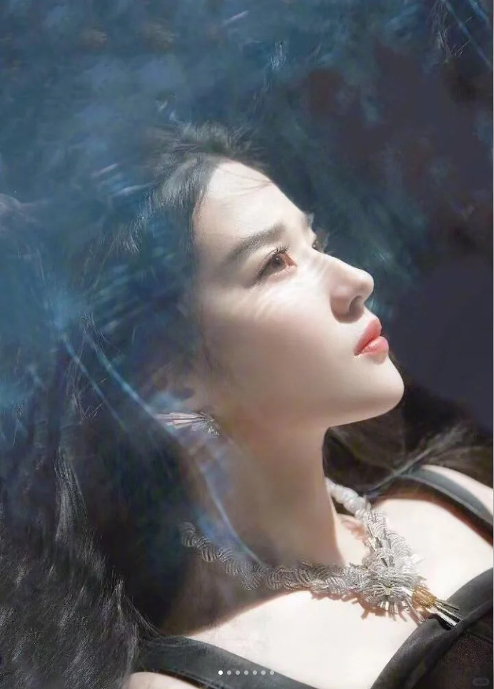 容貌玄学就是仿照喜欢的偶像！！！（亲测有效）1.参考你偶像的（或者你认为好看的明