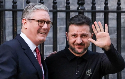 俄驻英大使馆硬刚英制裁：自娱自乐，影响不了我！英国首相斯塔默和泽连斯基沟通后，