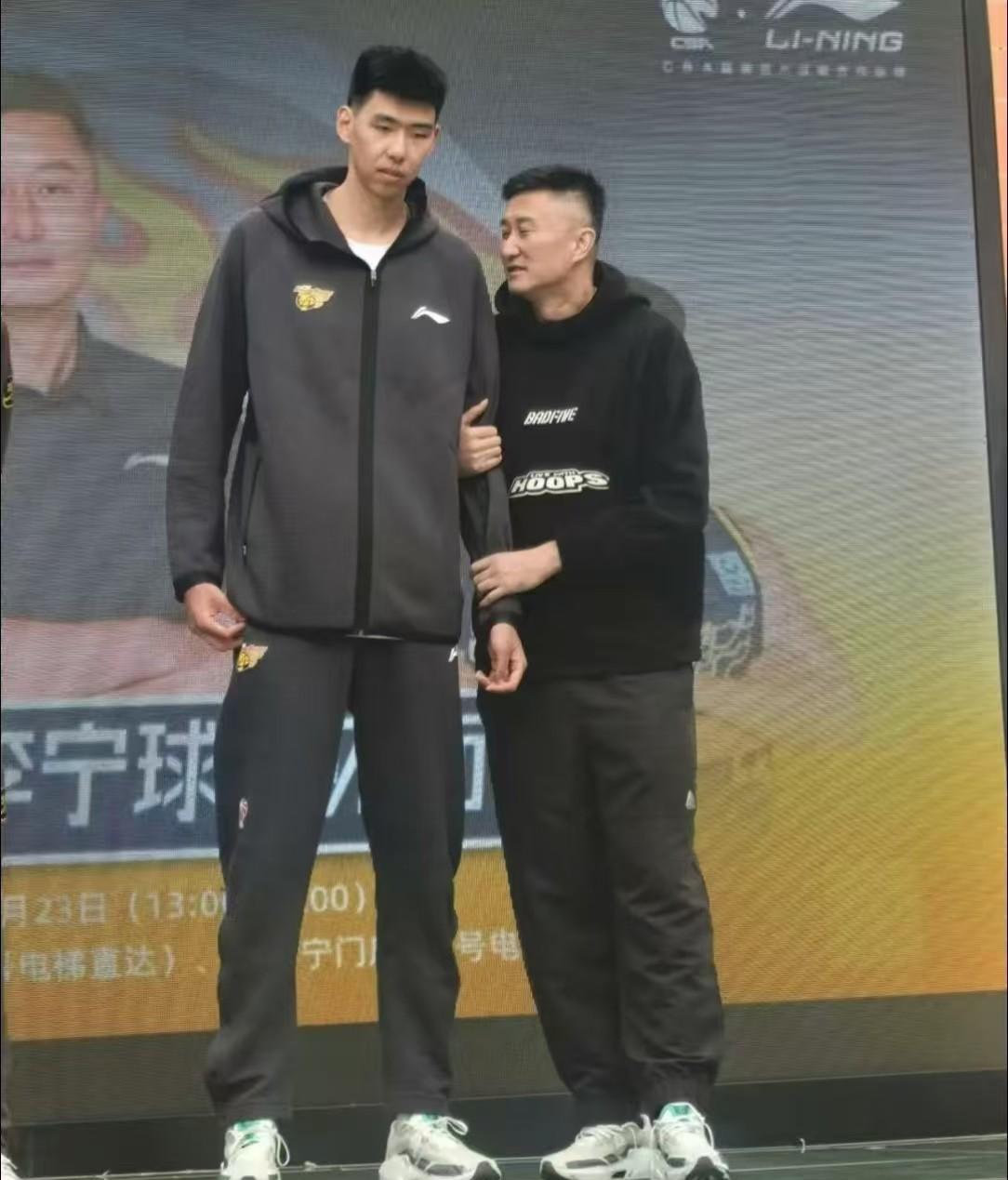 朱芳雨对徐昕的算计才是最狠的！既然他不愿意在广东打球，租借给广州可谓是一举三得！