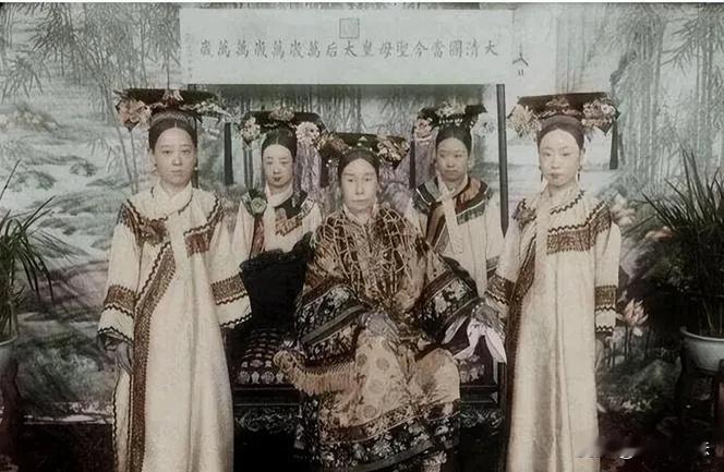 清末，御史刘汝骥外放徽州知府，入见慈禧太后辞行。慈禧太后问他：“你拜谒各位军机大