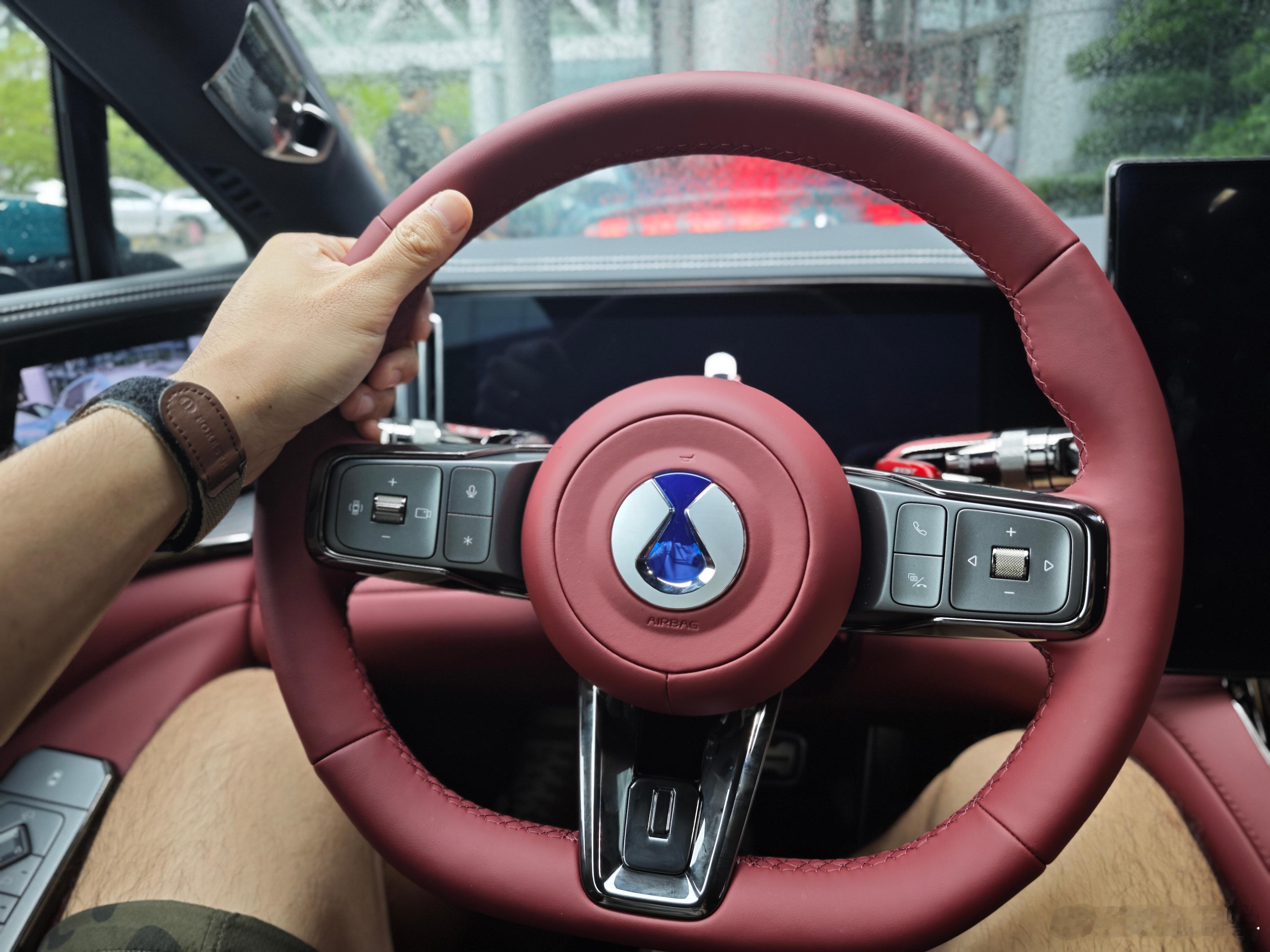 早呀朋友们，今天开这个1036km纯电续航的腾势Z9GT