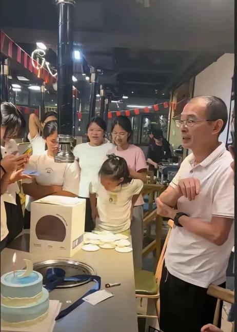 老谢到底有没有“转移财产”，对不起原配？其实，看许健华的表现，就可以知道个大概