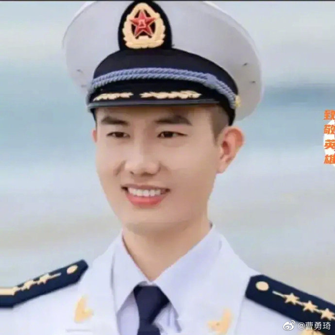 郑福浩，山东聊城东阿籍，海军飞行员；在夜间实战训练时壮烈牺牲，时年仅30岁！中国
