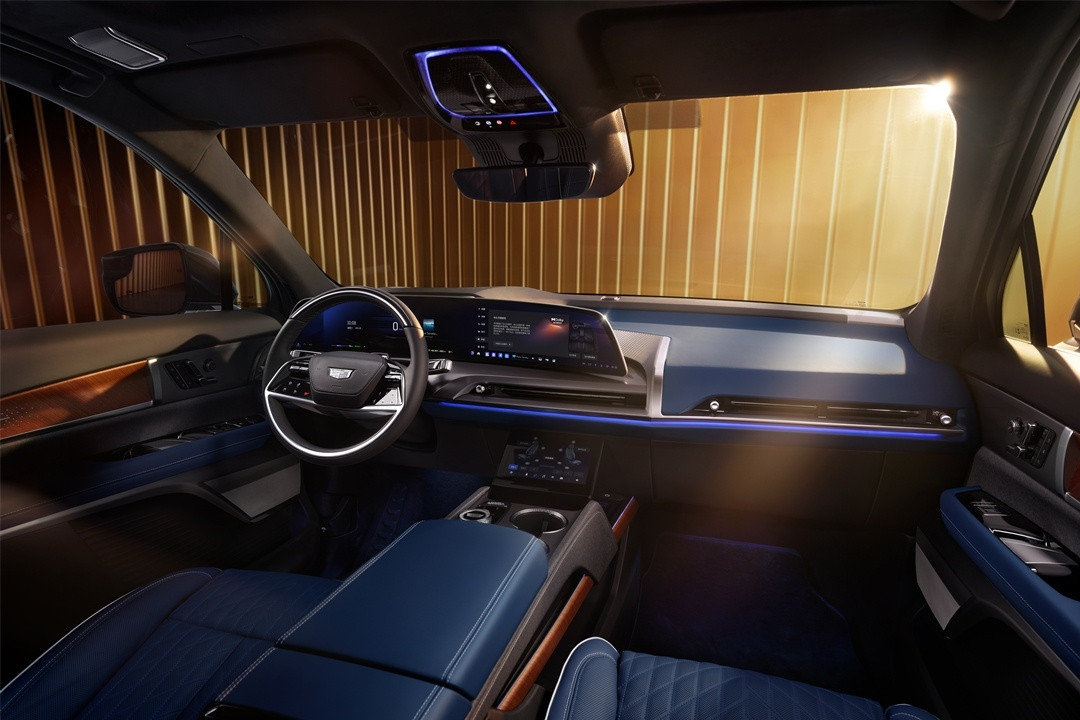 【凯威德限时42.88万起，凯迪拉克的ES8时刻】红毯、交响乐队、钨丝灯，凯迪拉