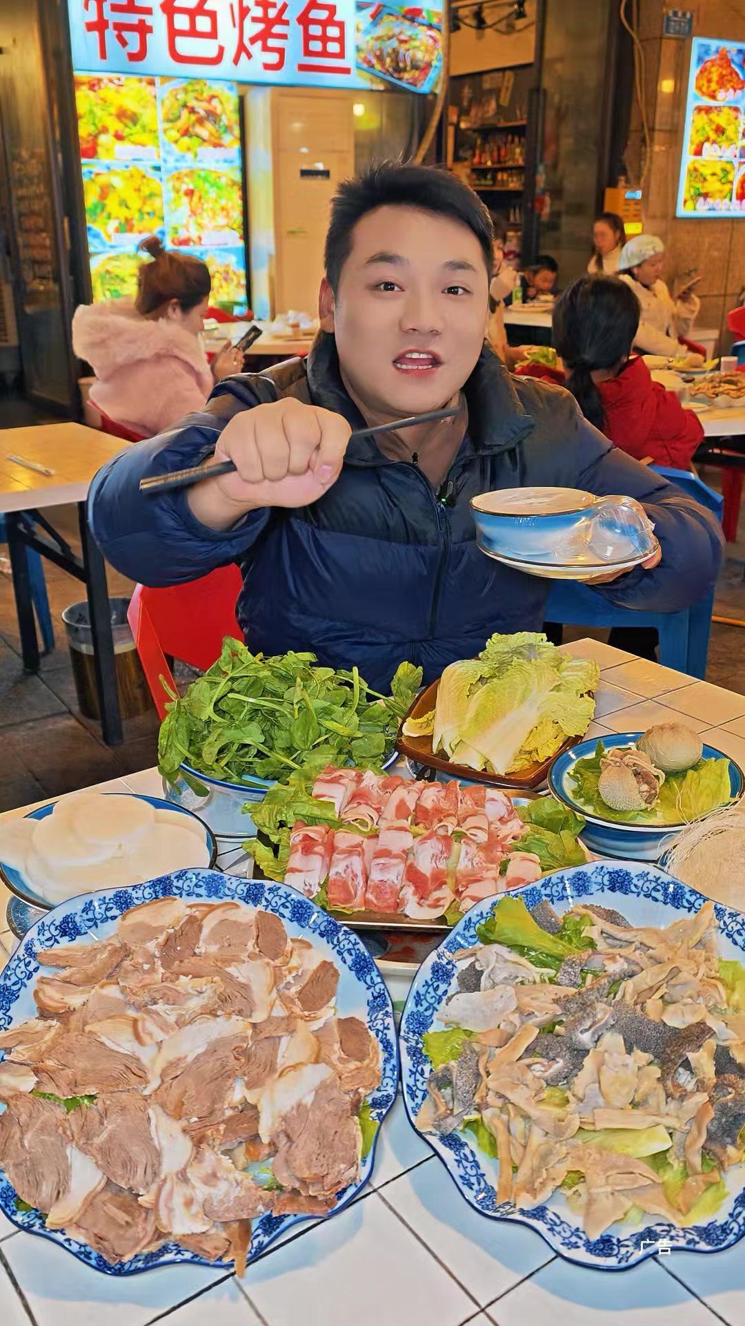 在黄泥磅发现一家宝藏大排档！人均不到20就能吃到一斤羊肉、一斤羊杂，还有现切的羊