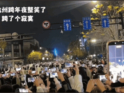 都傻眼了！举着手机，等了俩小时，天空还是那个天空！