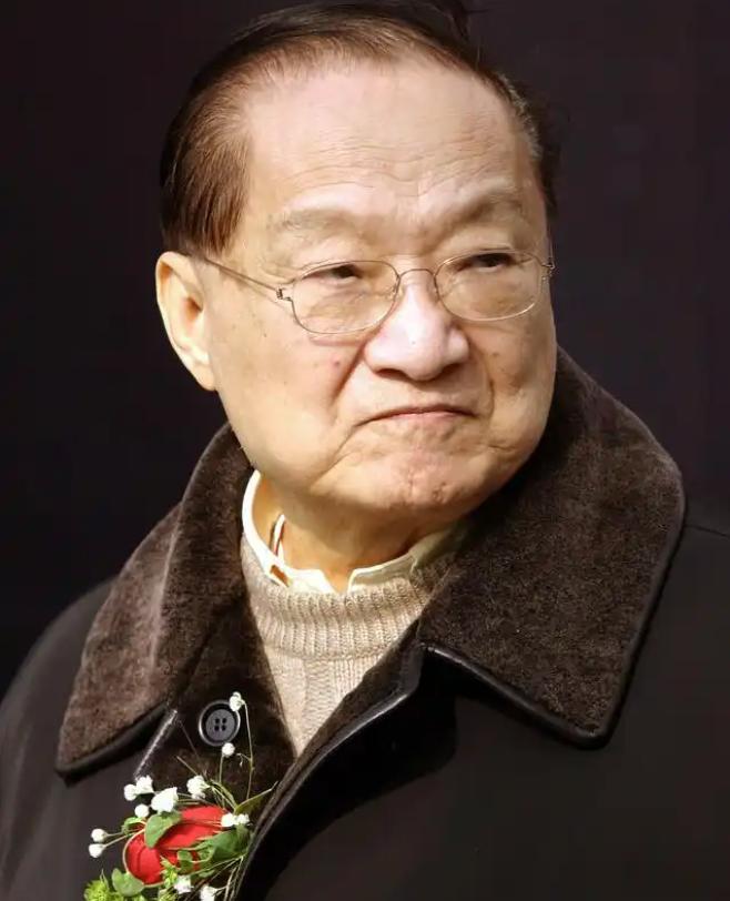 1972年底，金庸突然宣布封笔，到底为什么？他是真的写不出来了。他自己是这样解