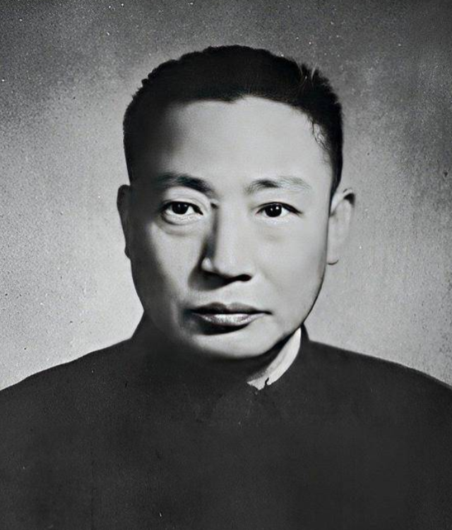1956年，毛人凤身患重病，妻子向影心给他端来一碗熬好的中药，柔声说：齐五，把药