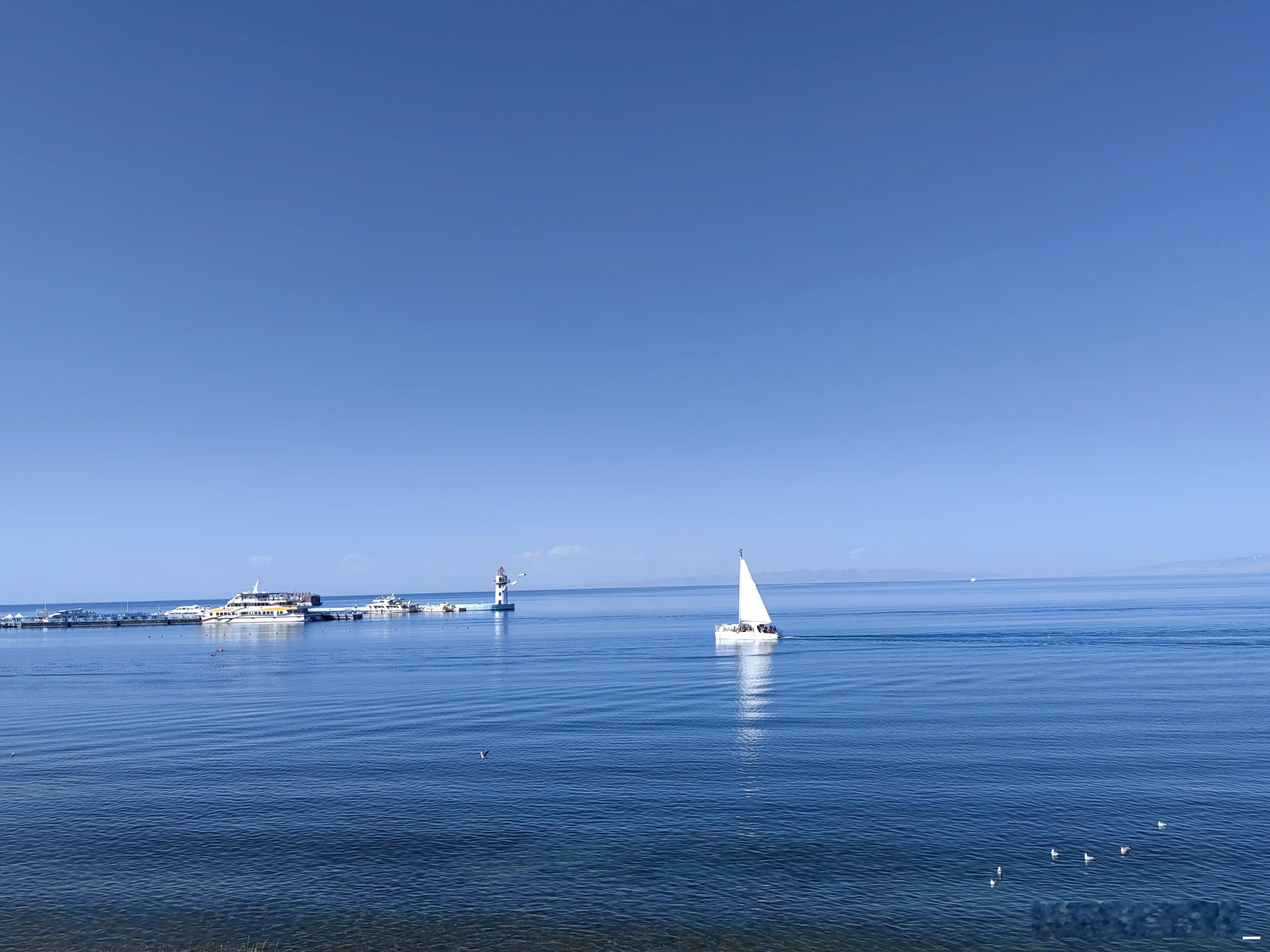 消息一览：1. 景嘉微：控股子公司边端侧AISoC芯片已完成流片、封装、回片及