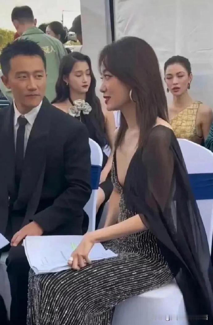 39岁的张小斐身材保养的可真好，不胖不瘦的，这身材，简直就是逆生长啊一点也不像是