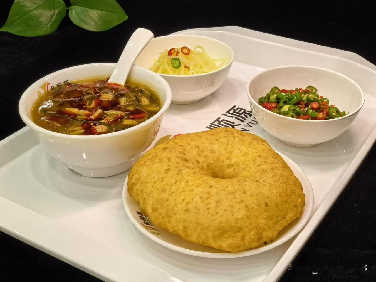 西安艳阳天西府饭店的特色美食怎么样？品尝一次保证难忘钟楼陕菜宝藏店西安必去餐厅