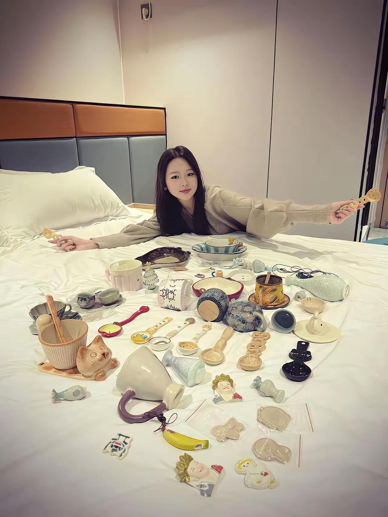 这是什么宝贝？摆了一床！