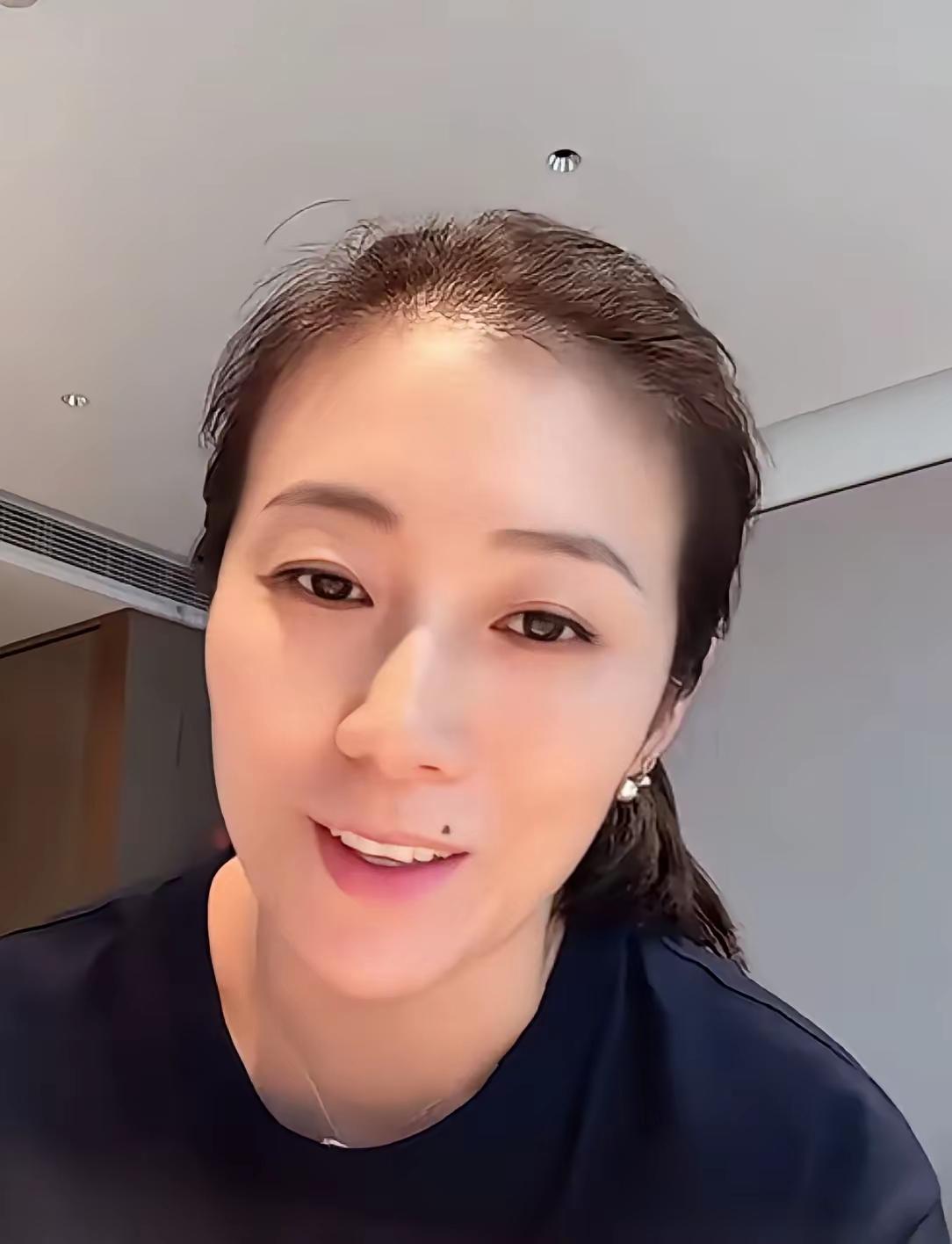 樊振东喜欢吃东北酸菜饺子，到了德国幸亏老乡韩莹，带他去超市购买食材一起包酸菜饺子