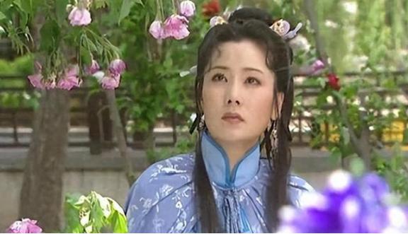 1634年26岁的寡妇海兰珠嫁给了自己42岁的亲姑父皇太极，新婚夜她紧张的浑身发