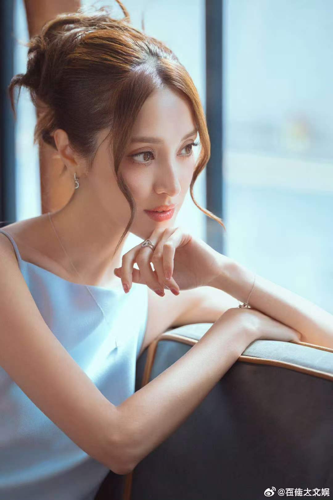 陈凯琳压轴出场也太美了谁还没看陈凯琳浪姐压轴出场？真人芭比本人好吧！优雅得体又