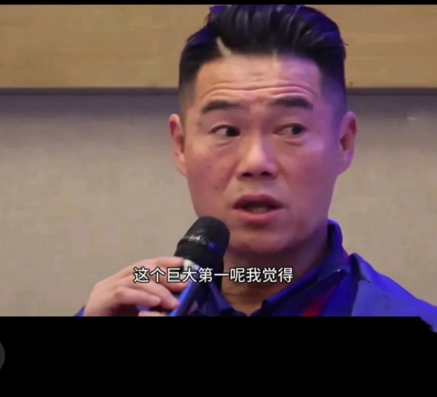 前国脚宿茂臻爆了一个料。他在接受采访时透露，当年他年轻时去曼联试训的时候，发现