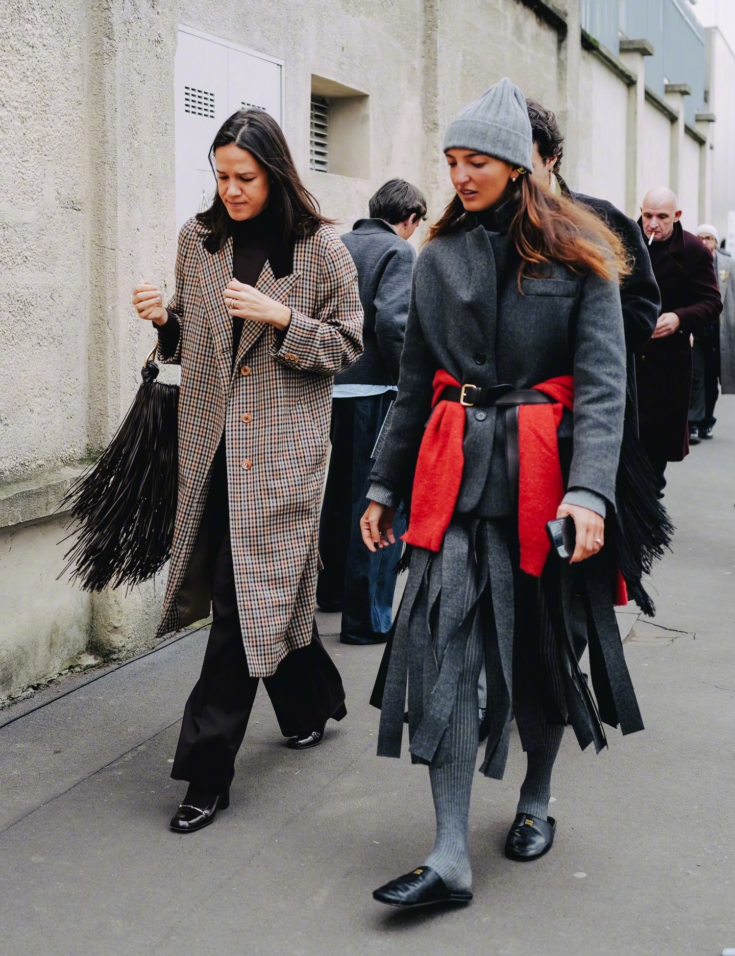 Prada2026秋冬男装系列发布秀秀场外街拍——《VOGUE》意大利版市场