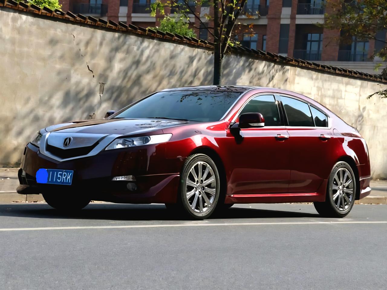 3.5升v6发动机。国内雅阁3.5卖到了30多万。而这台车3.5卖到了接近70万