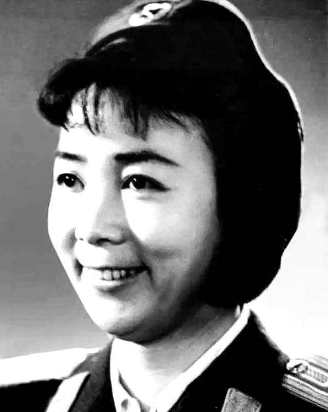 1955年10月，八一电影制片厂演员剧团里的所有演员，都兴高采烈地参加了授衔仪式