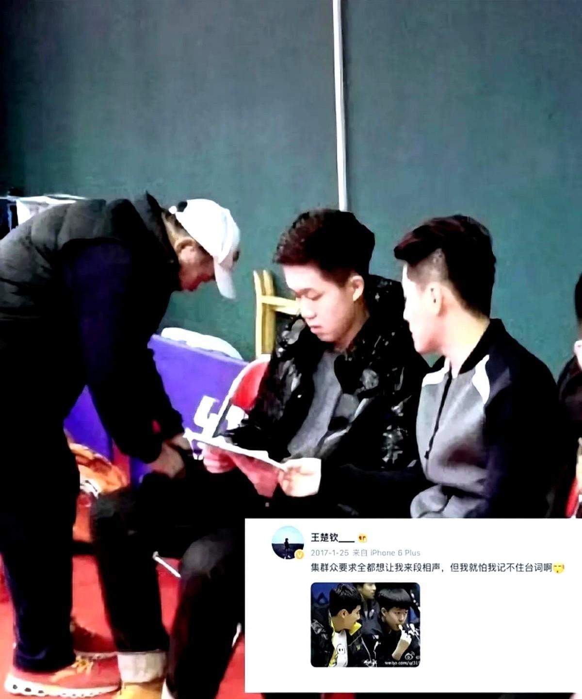 想不到吧，哥还会相声，自导自演的那种。当时他写完脚本拉着室友排练，结果刚开口就