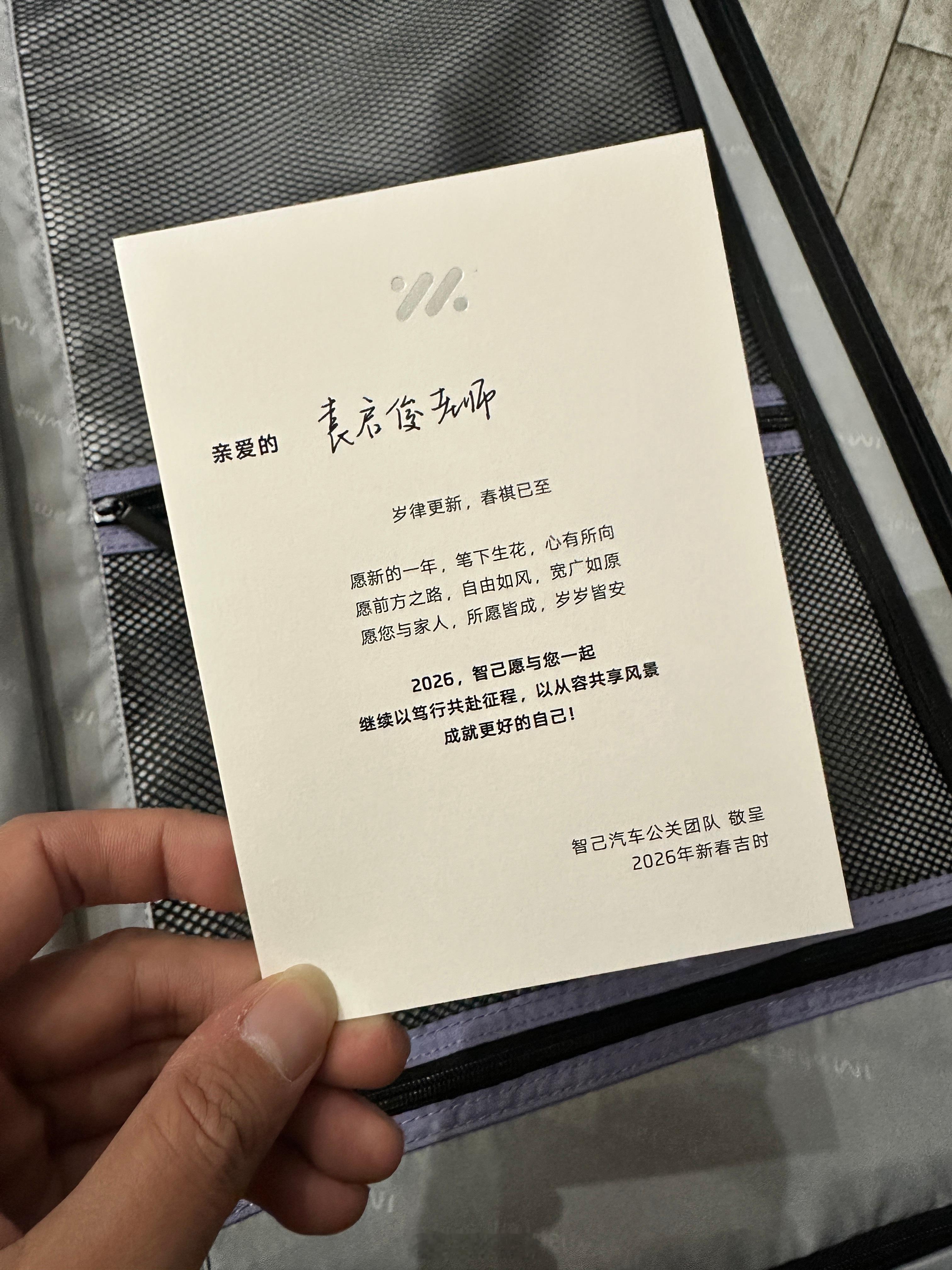 每年的行李箱都被承包了，今年这个紫色💜超喜欢！香芋紫，走在潮流最前线！