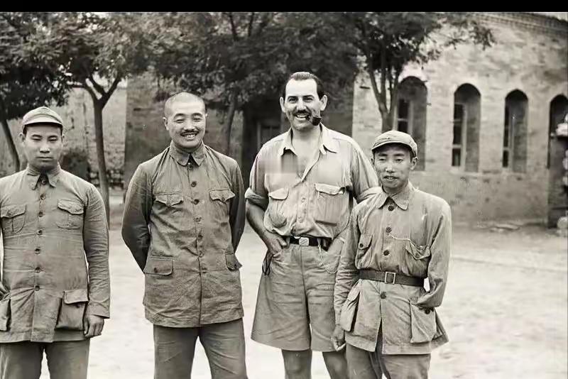 西野开会，彭德怀刚讲完，一纵政委廖汉生霍然起身：“信不过我们你就直接去指挥团，我